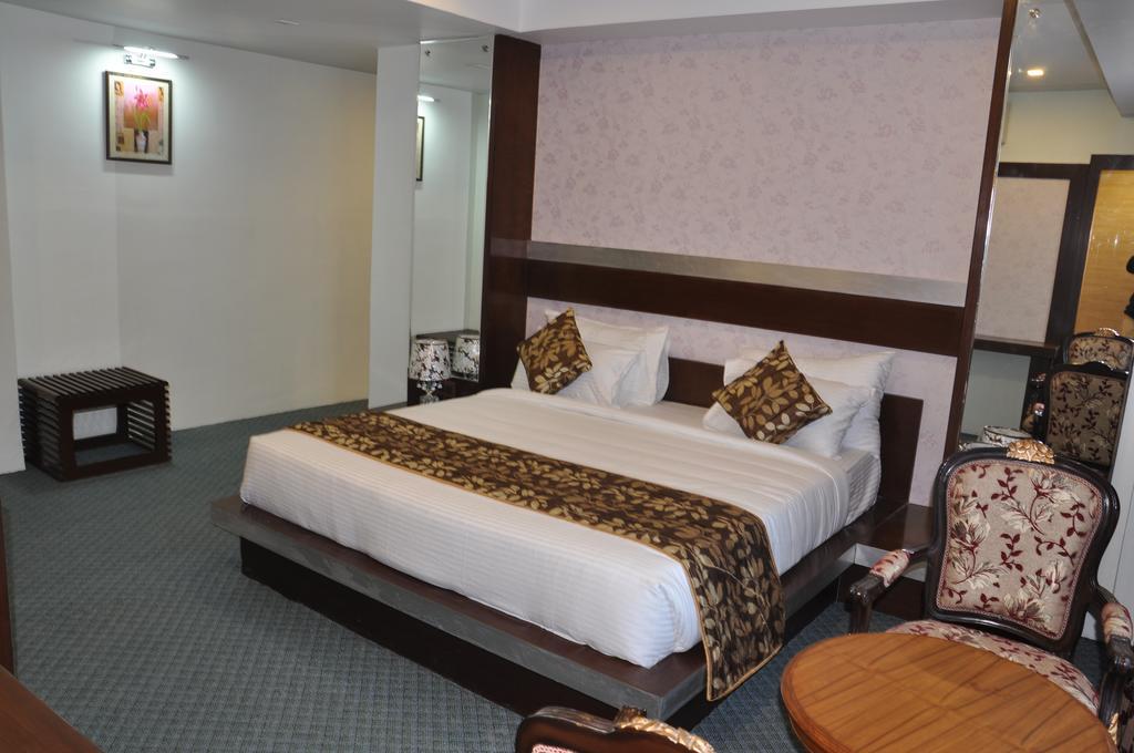 Maple Wood Hotel Ranchi Exterior photo